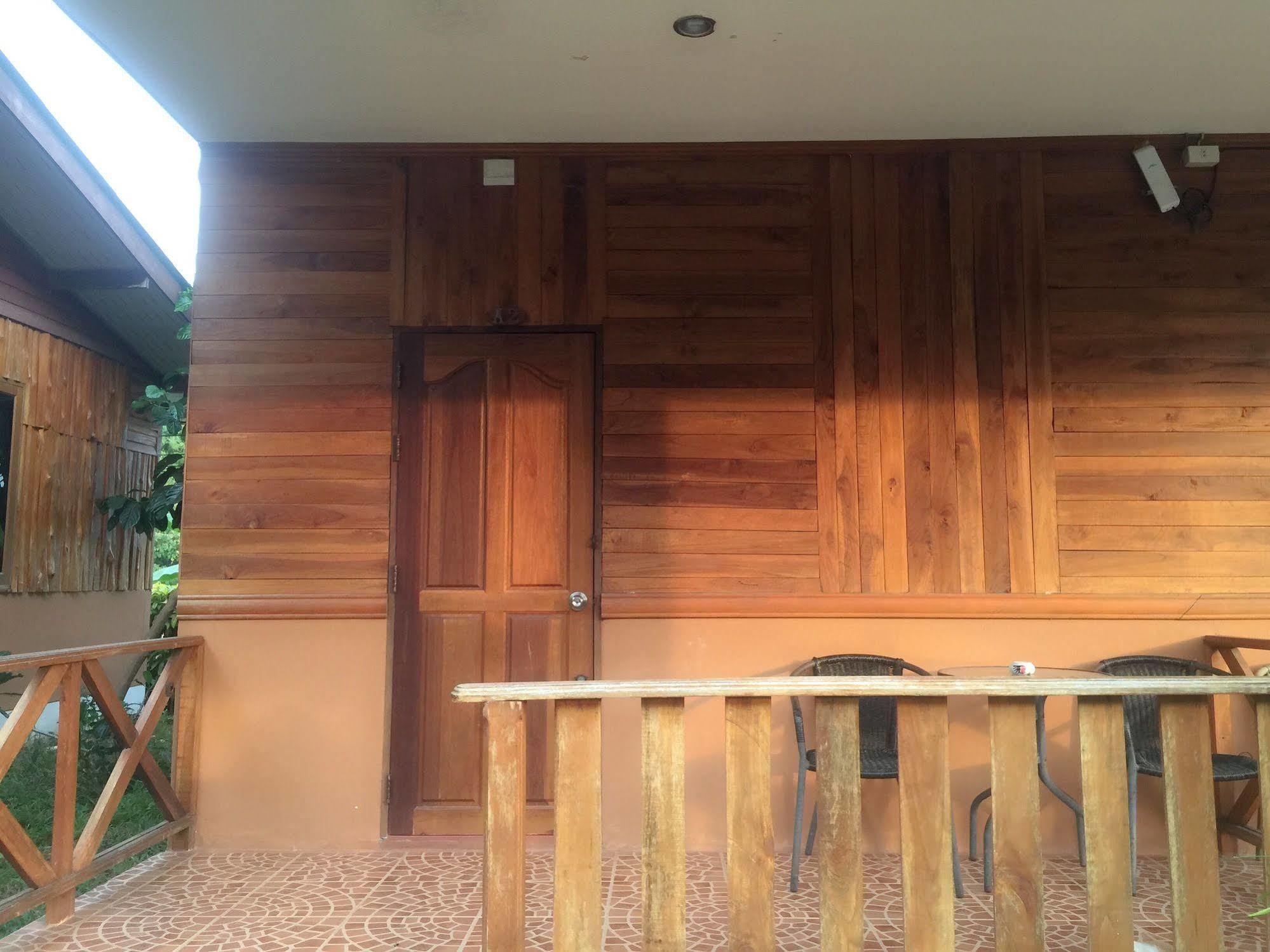Poonsap Resort Ko Lanta Exteriör bild